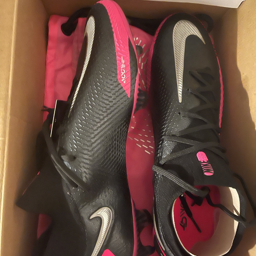 BRAND NEW. SIZE 11 - MEN
